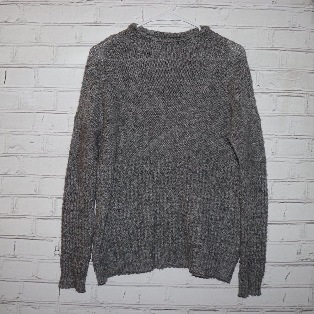 🌫️ American Eagle Outfitters Knit Sweater · Size M · Gray